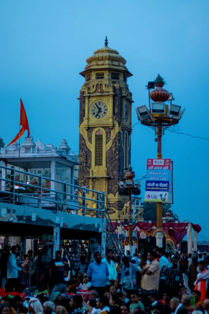 Pilgrims around the clock tower at Har Ki Pauri, Haridwar (photo: Akshat Jhingran, Unsplash)