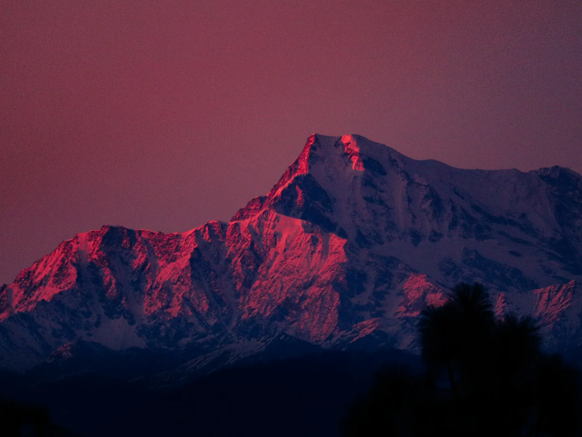 Snow peaks of the Himalaya glowing pink at sunset, seen from Kausani (photo: Ritabrata Das, Unsplash)